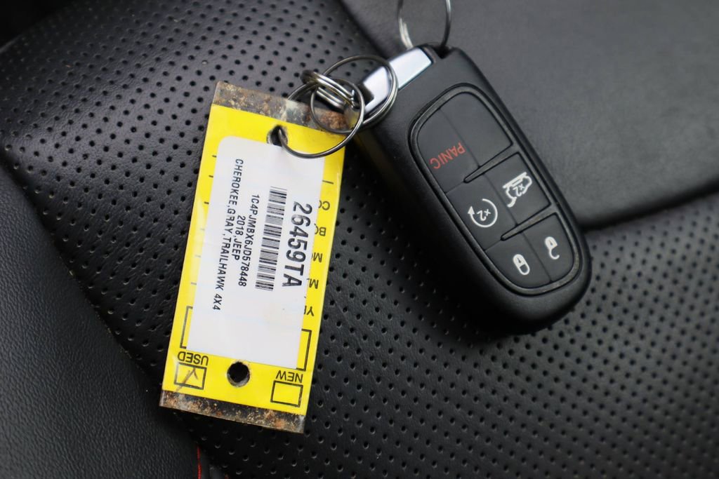 Used 2018 Jeep Cherokee Trailhawk w/ Quick Order Package 27L image 31