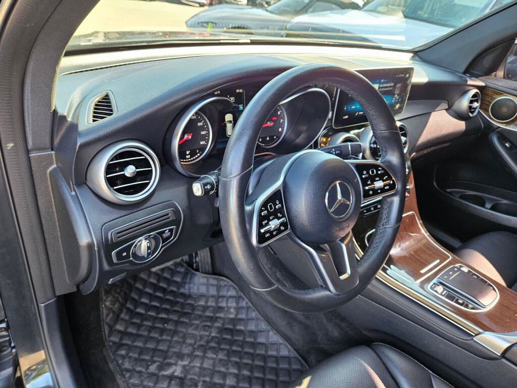 Used 2020 Mercedes-Benz GLC 300 4MATIC image 18