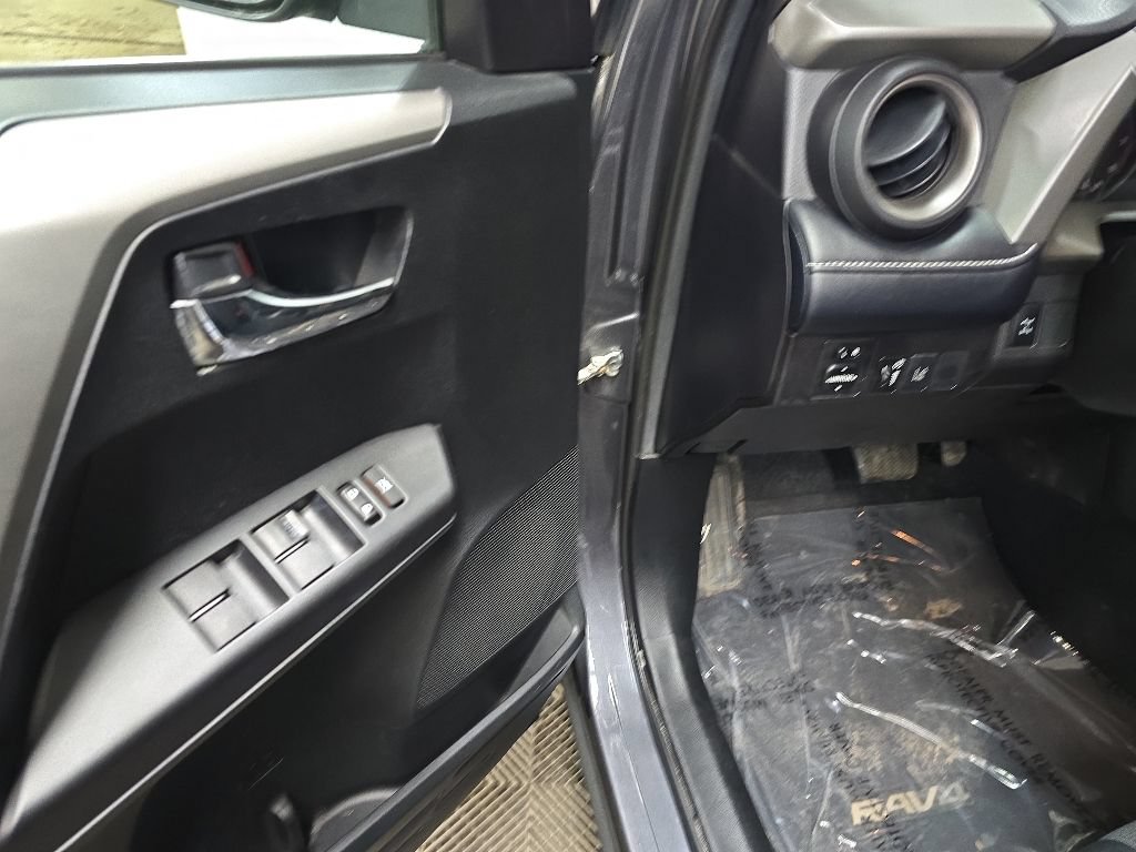 Used 2018 Toyota RAV4 XLE w/ Plus Extra Value Package AWD/4WD image 28
