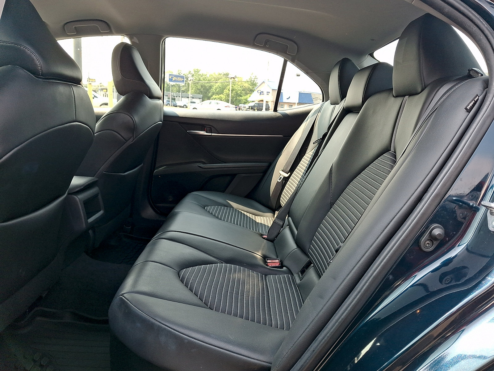 Used 2021 Toyota Camry SE FWD image 12