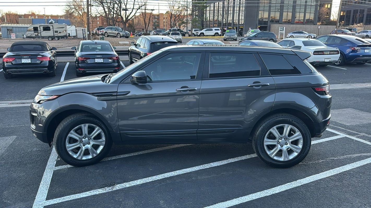 Used 2017 Land Rover Range Rover Evoque SE image 6