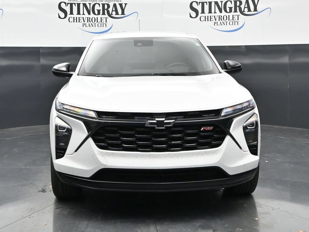 Used 2024 Chevrolet Trax RS FWD image 2