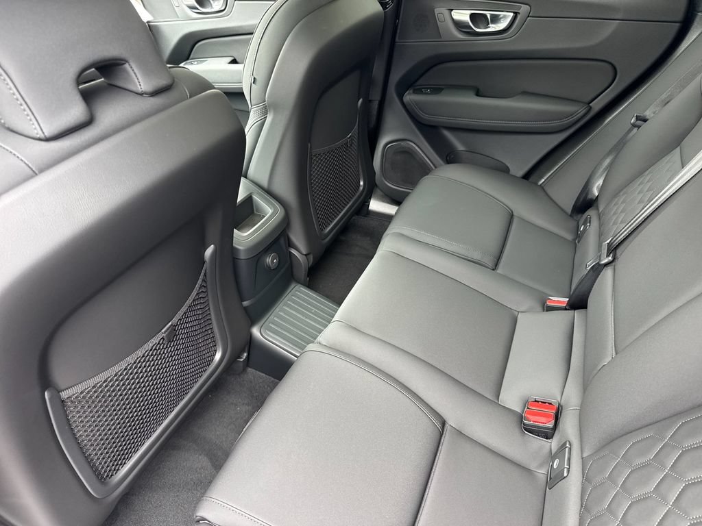 New 2026 Volvo XC60 T8 Plus w/ Climate Package PRO AWD/4WD image 11