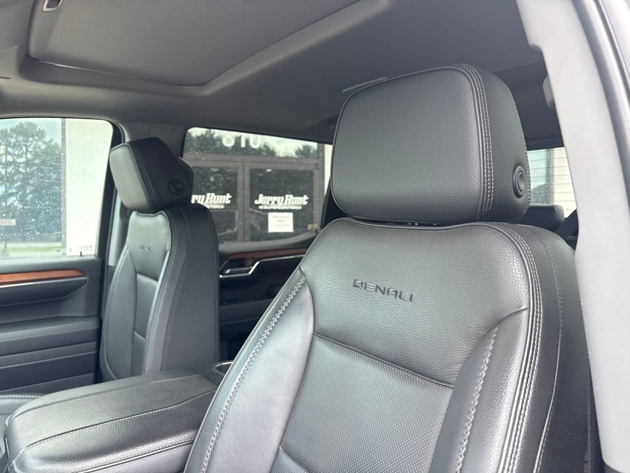 Used 2023 GMC Sierra 1500 Denali AWD/4WD image 3