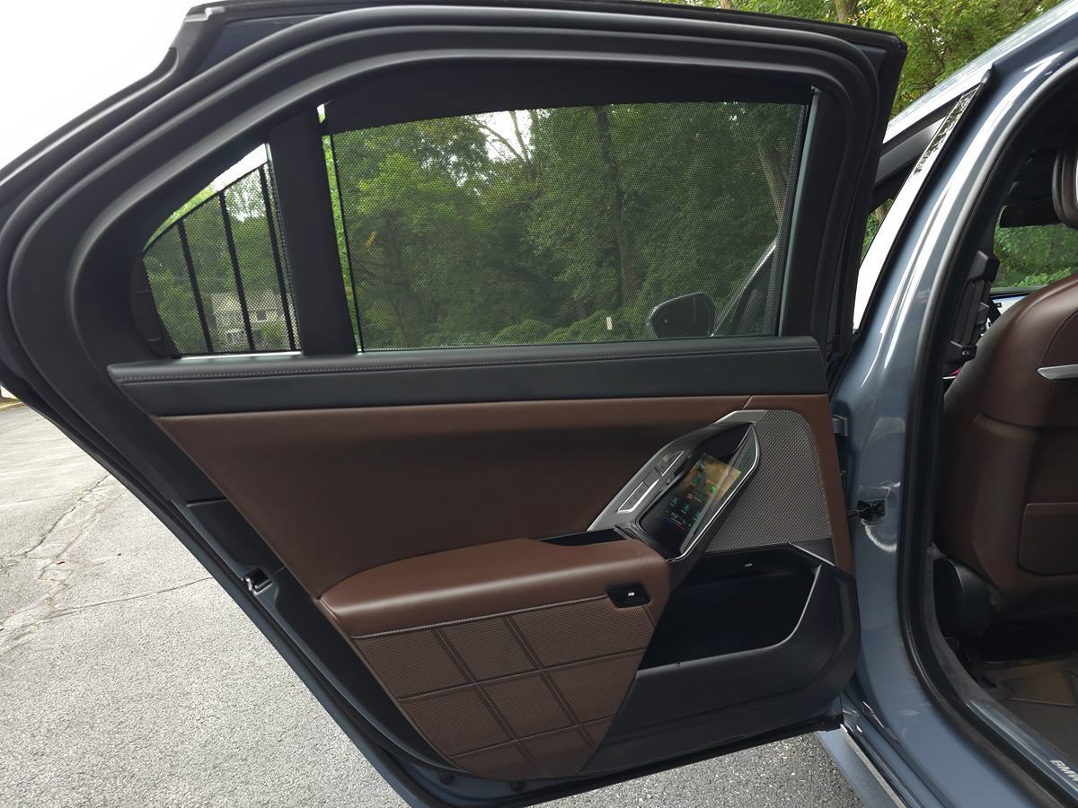 Used 2024 BMW i7 xDrive60 AWD/4WD image 26