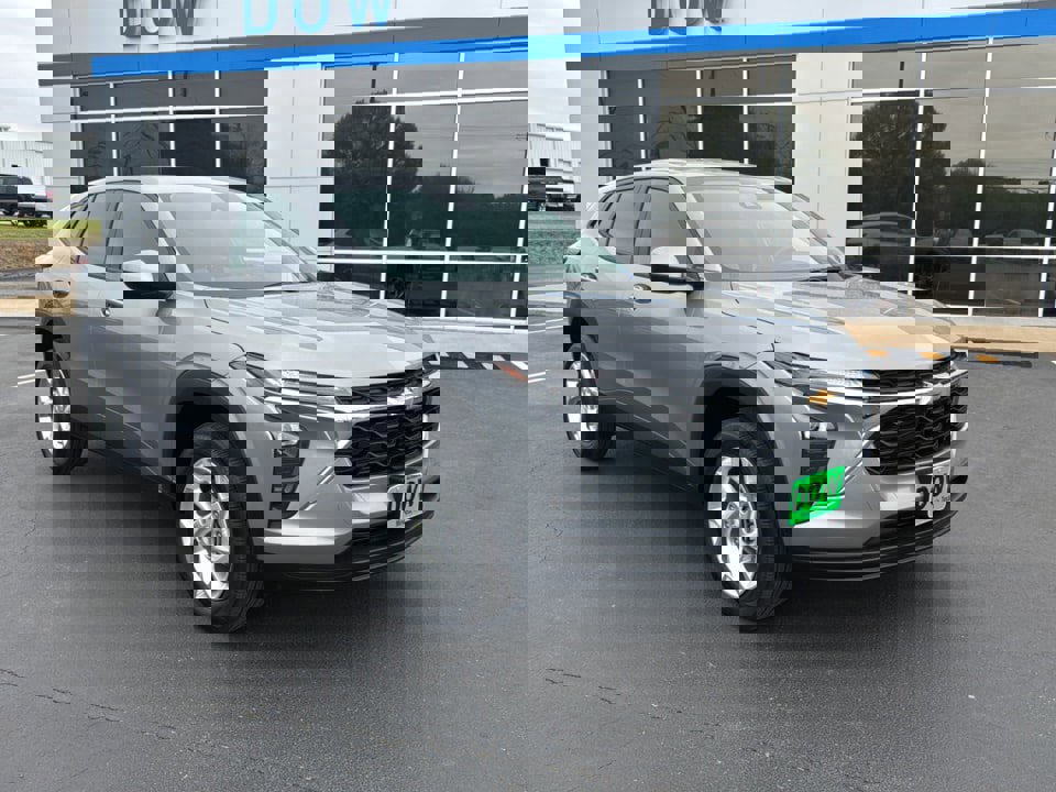 Used 2025 Chevrolet Trax LS w/ LS Convenience Package image 1