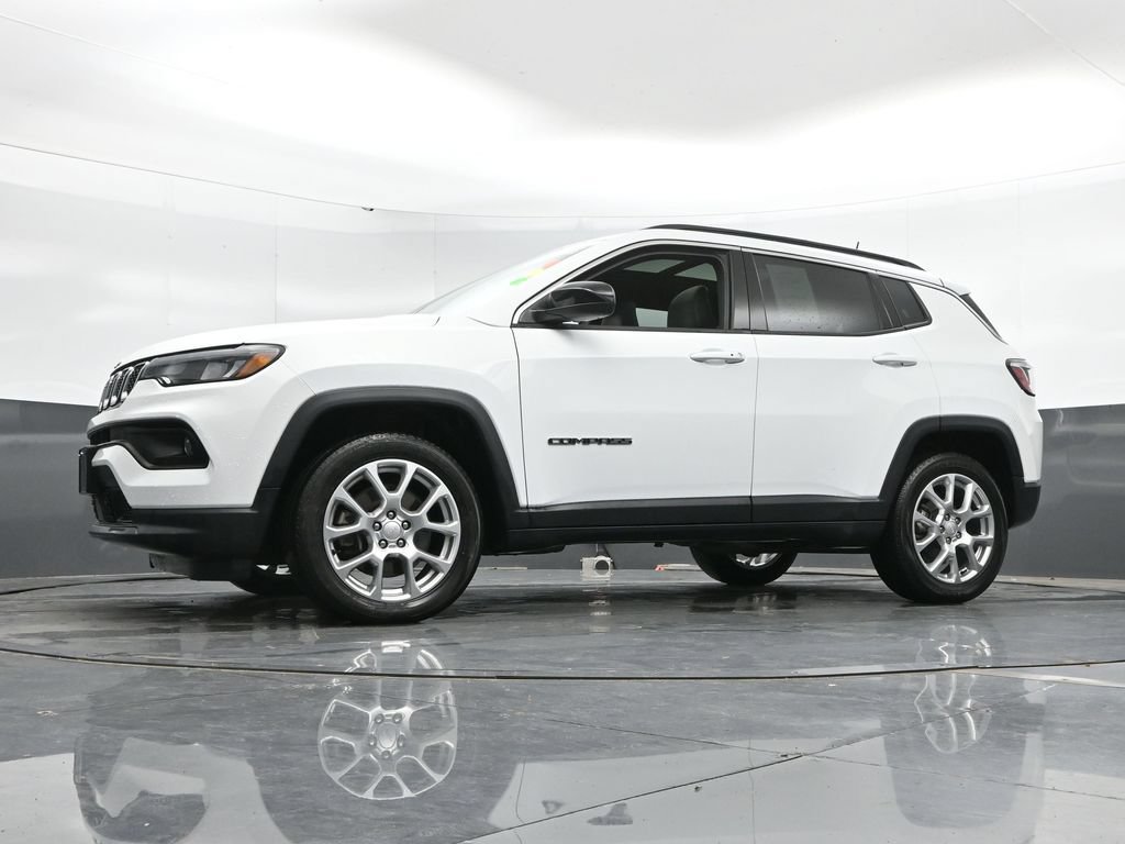 Used 2023 Jeep Compass Latitude w/ Sun and Sound Group AWD/4WD image 46