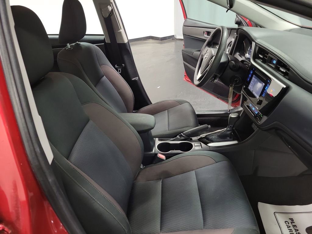 Used 2018 Toyota Corolla LE w/ Carpet Mat Package (TMS) image 21