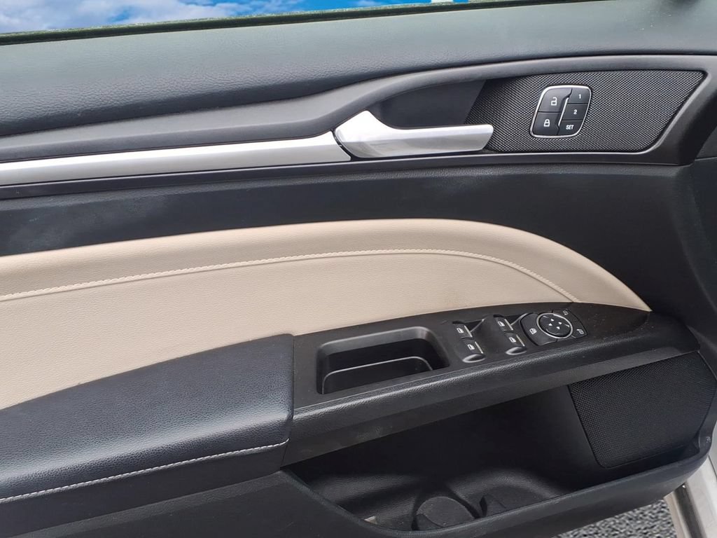 Used 2017 Ford Fusion Titanium FWD image 18