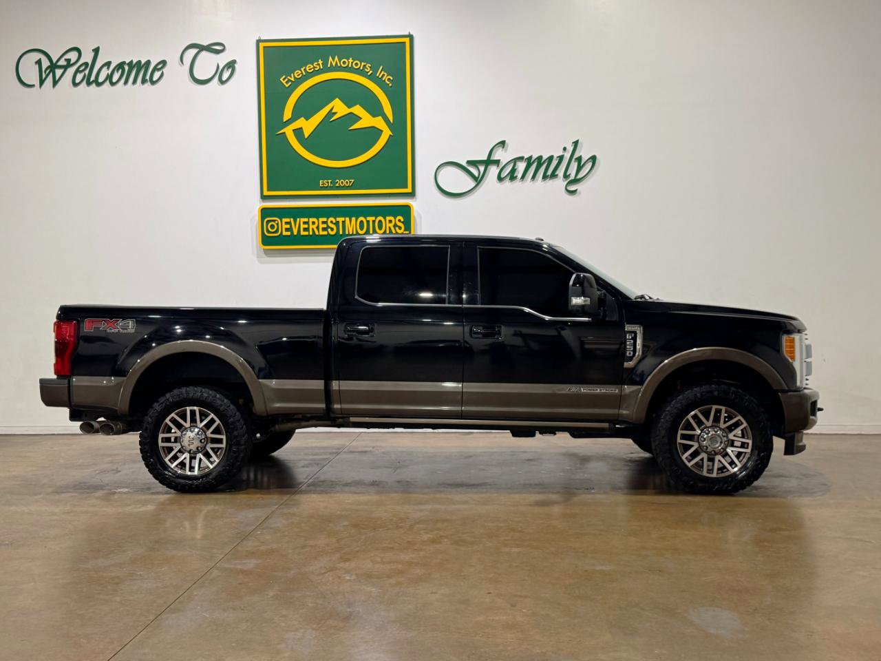 Used 2017 Ford F250 King Ranch w/ King Ranch Ultimate Package AWD/4WD image 2