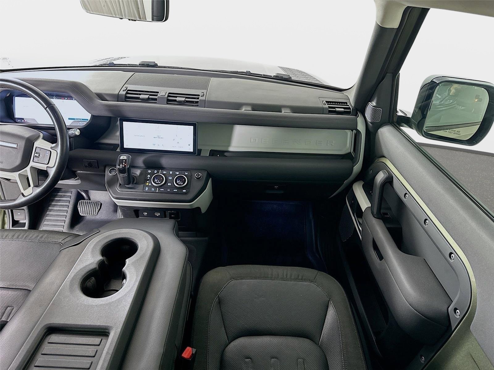 Used 2021 Land Rover Defender 90 First Edition image 22