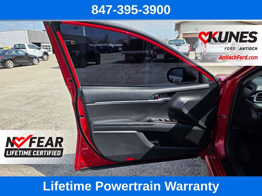 Used 2021 Toyota Camry SE w/ Cold Weather Package image 13