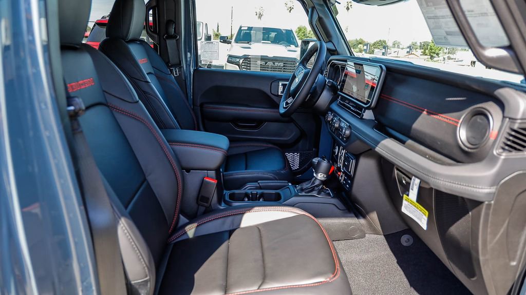 New 2026 Jeep Wrangler Unlimited Rubicon w/ Whitecap Package image 20