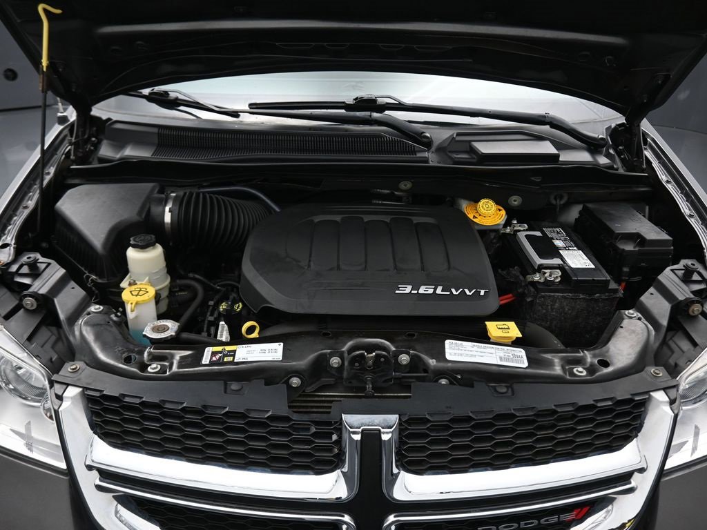 Used 2016 Dodge Grand Caravan SE image 53