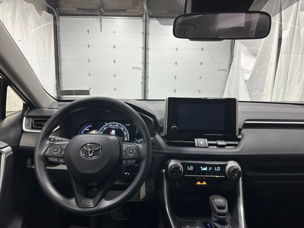 Used 2025 Toyota RAV4 LE AWD/4WD image 16