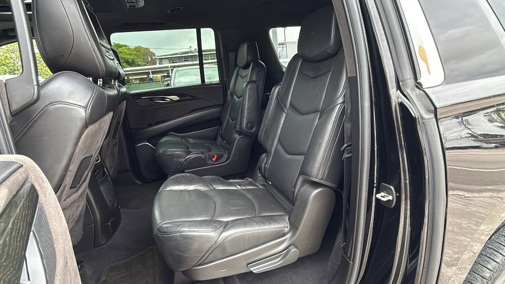 Used 2018 Cadillac Escalade ESV Platinum AWD/4WD image 26