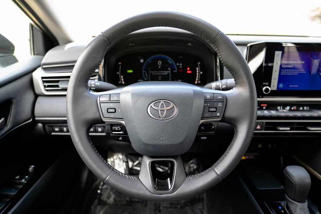 Used 2025 Toyota Camry LE AWD/4WD image 14