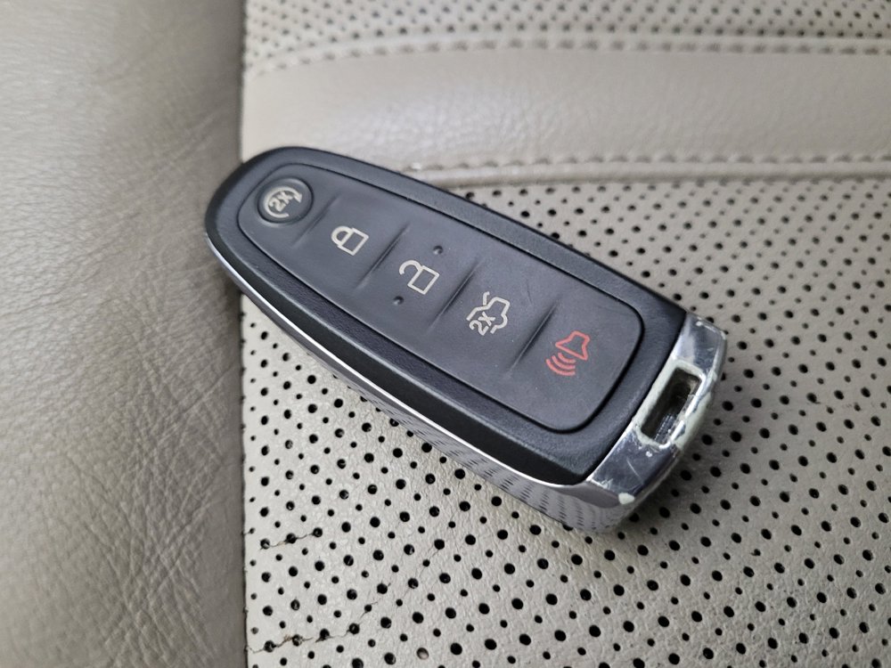 Used 2013 Lincoln MKX FWD image 32