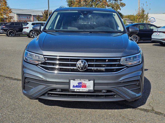 Used 2024 Volkswagen Tiguan SE w/ Panoramic Sunroof Package AWD/4WD image 8