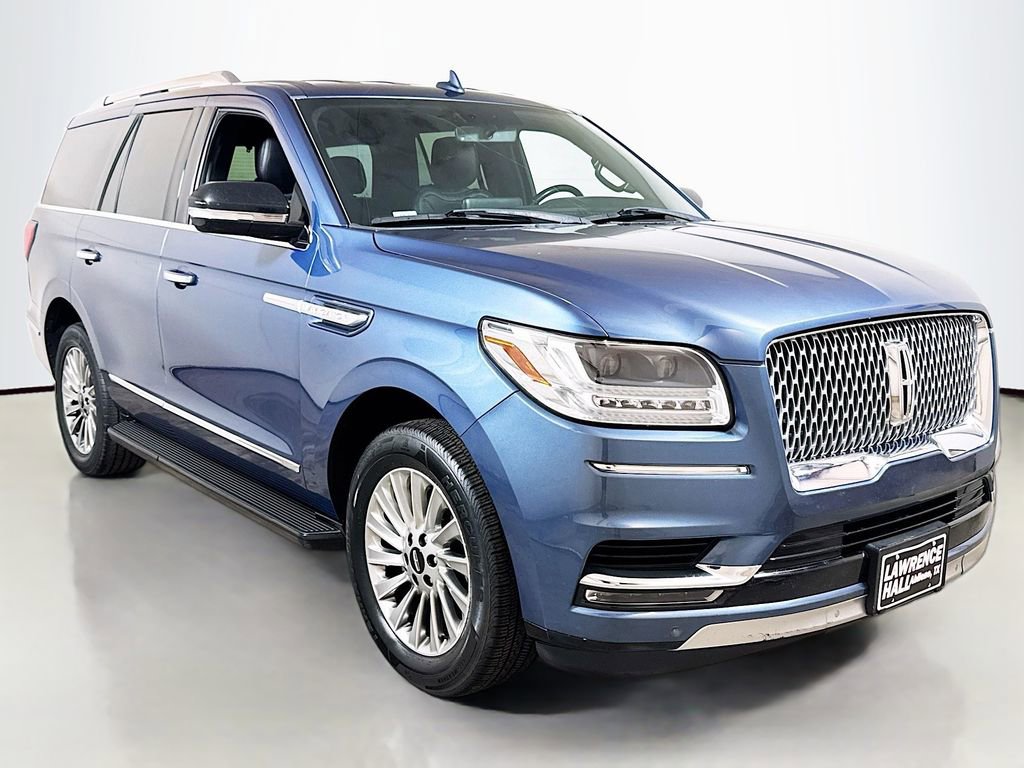 Used 2018 Lincoln Navigator Premiere RWD image 3