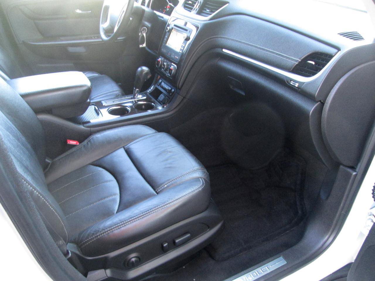Used 2015 Chevrolet Traverse LTZ AWD/4WD image 29