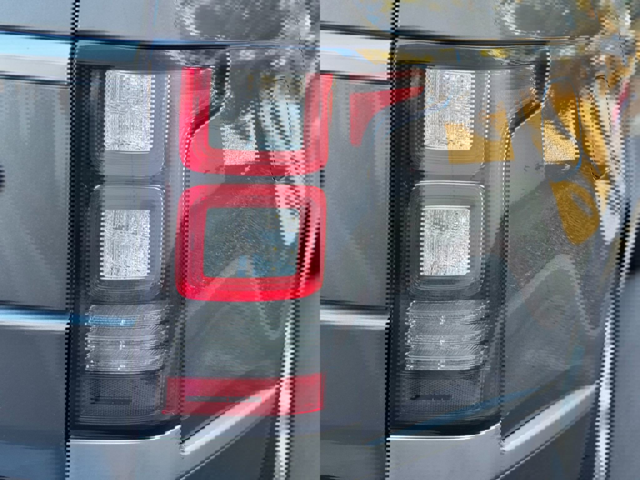 Used 2014 Land Rover Range Rover HSE image 18