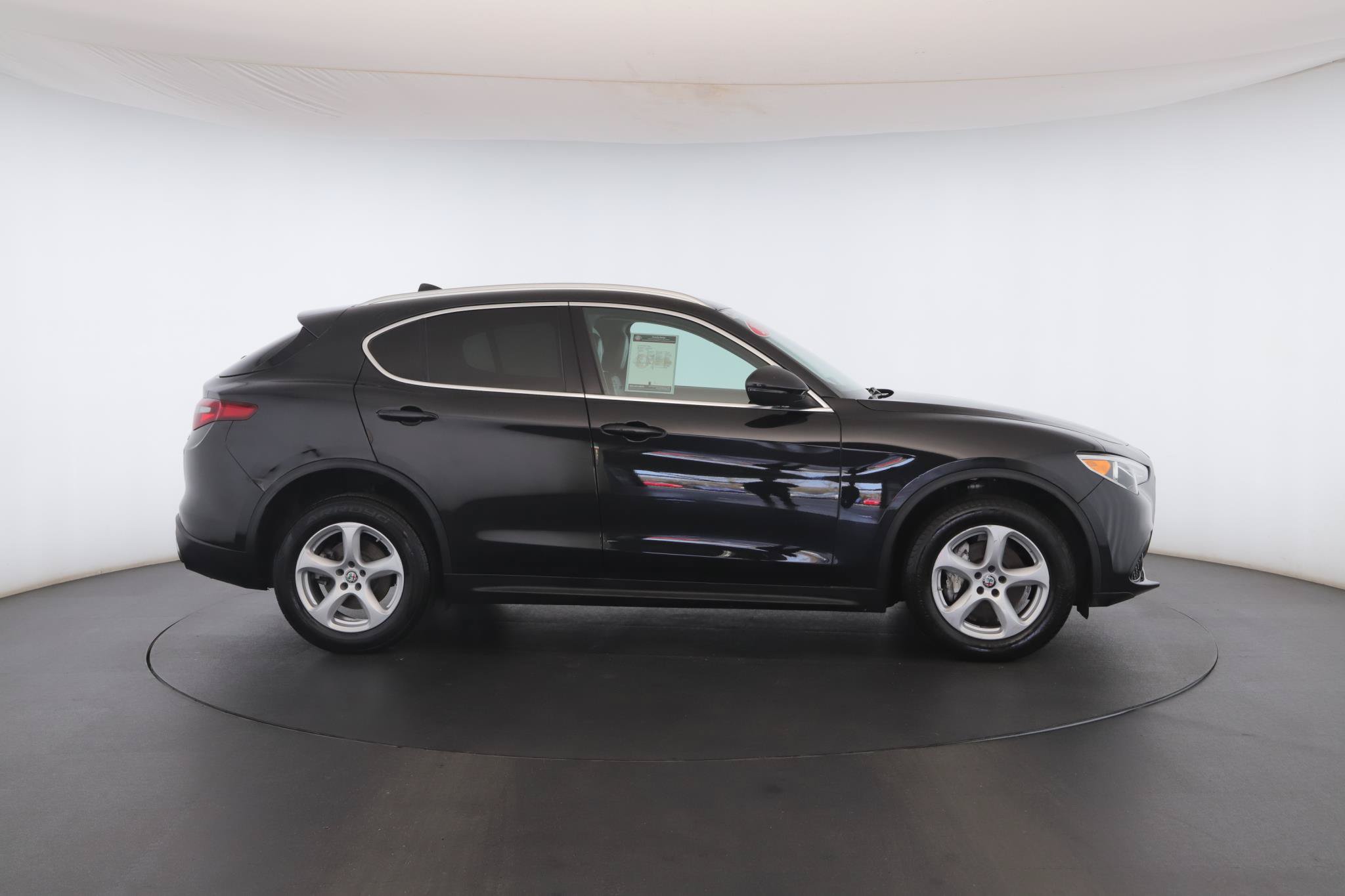 Used 2018 Alfa Romeo Stelvio AWD image 21