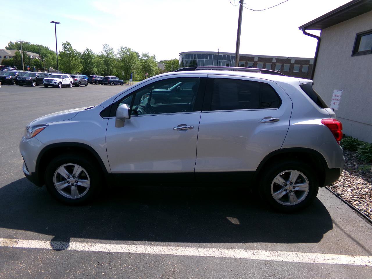 Used 2019 Chevrolet Trax LT w/ LT Convenience Package AWD/4WD image 9