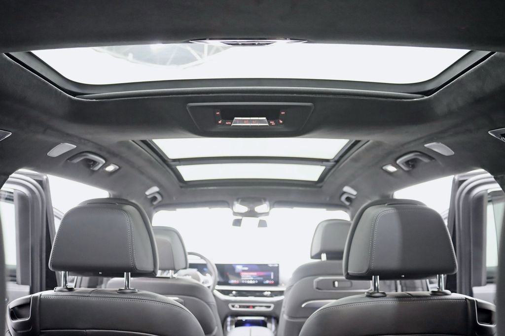 Used 2024 BMW X7 M60i w/ Executive Package image 38
