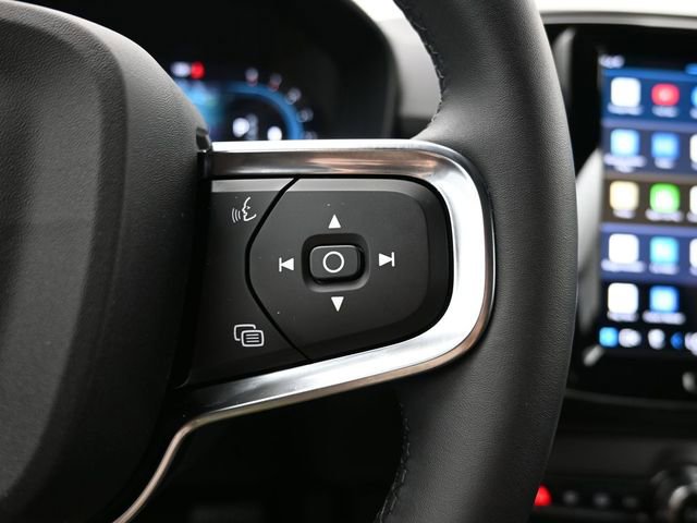 Used 2024 Volvo XC40 B5 Plus image 23