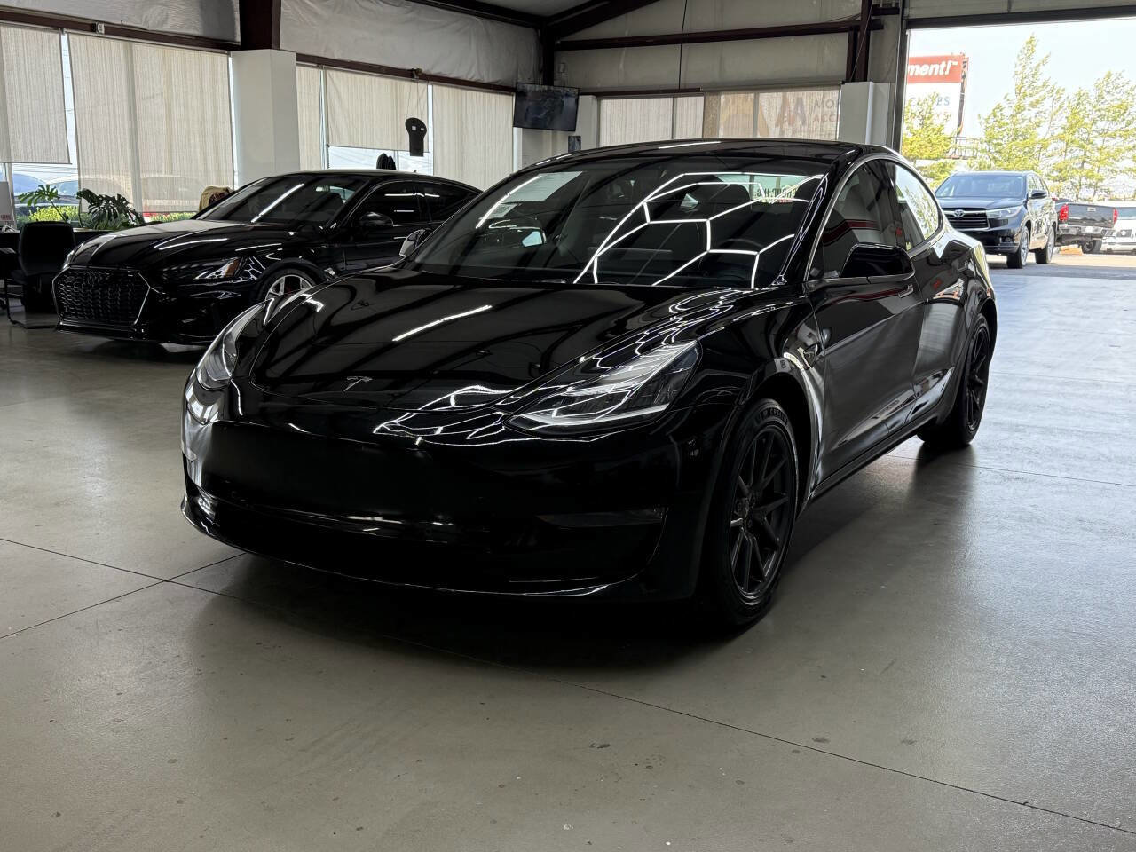 Used 2018 Tesla Model 3 Long Range image 3