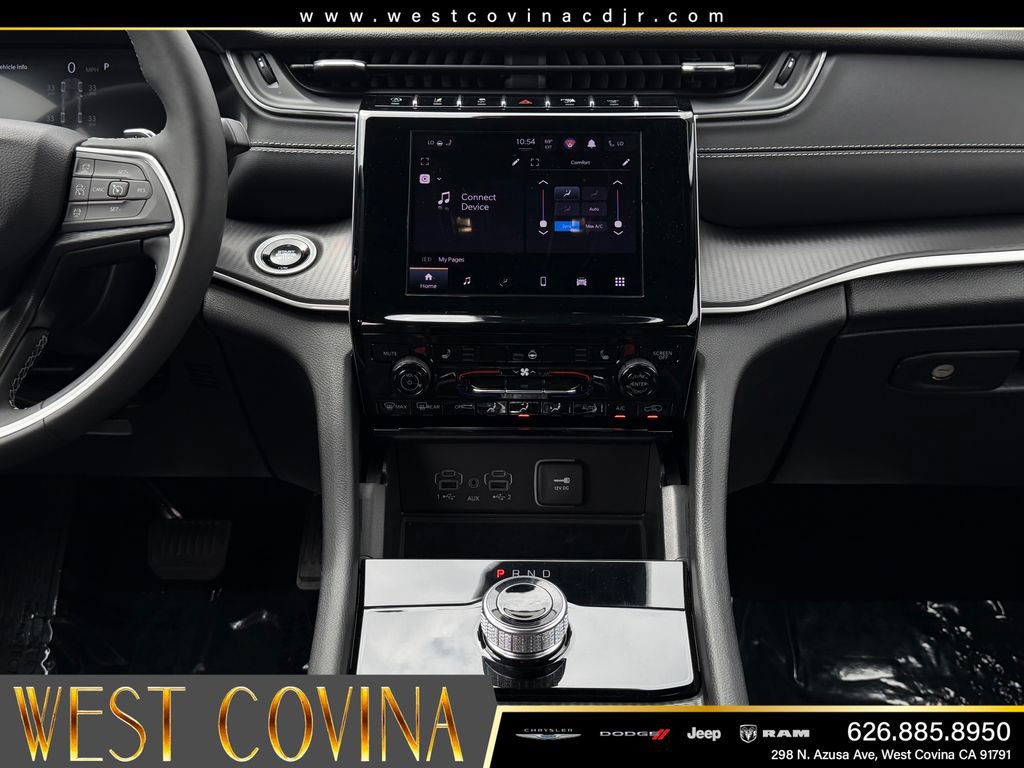 Used 2025 Jeep Grand Cherokee Altitude RWD image 25