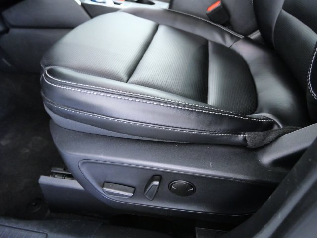 Certified 2025 Ford Escape Platinum AWD/4WD image 16