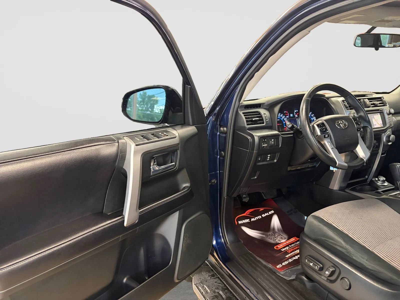 Used 2016 Toyota 4Runner SR5 AWD/4WD image 11