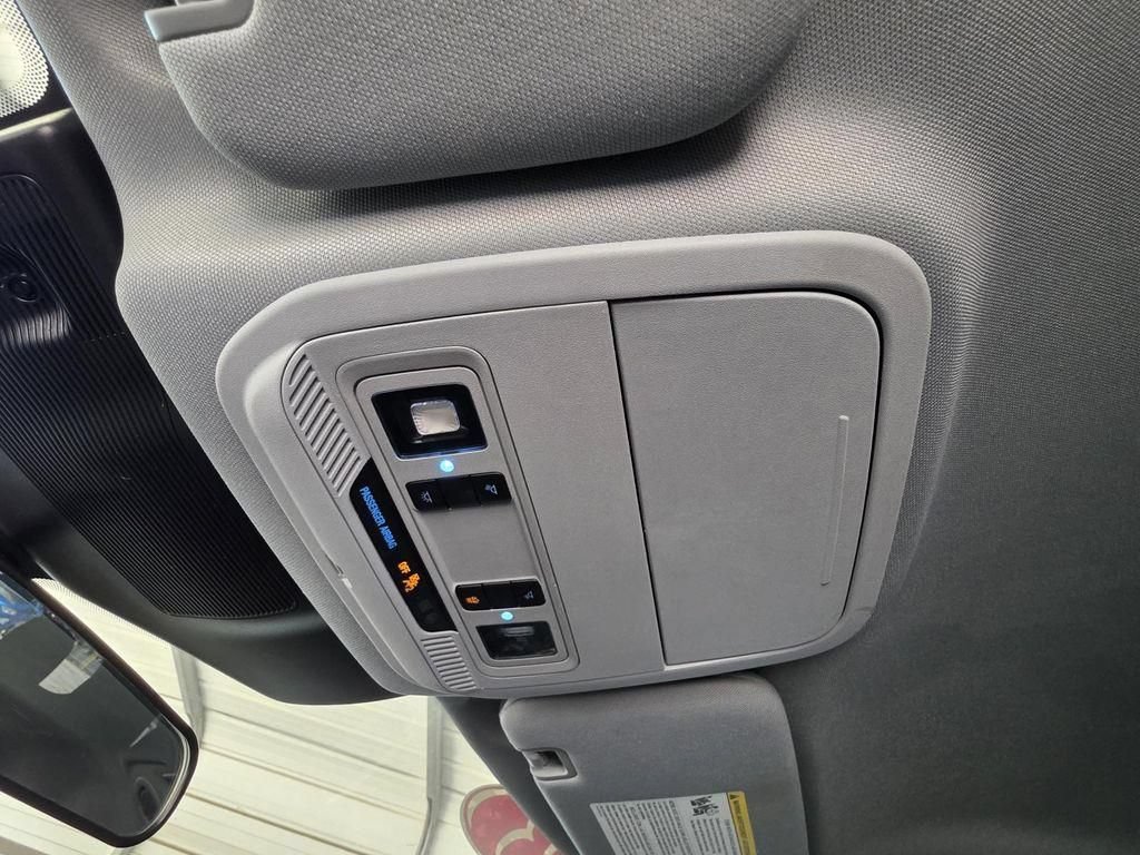 Used 2023 Ford Explorer XLT w/ Equipment Group 202A RWD image 33