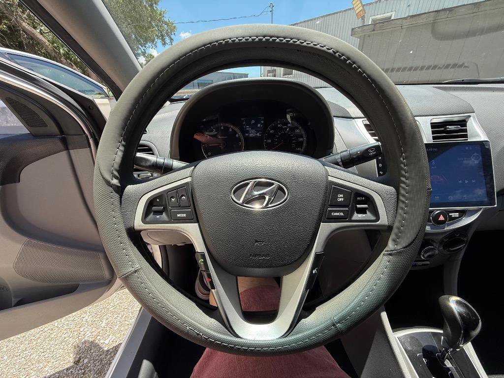 Used 2012 Hyundai Accent GLS w/ Premium Pkg 3 FWD image 7