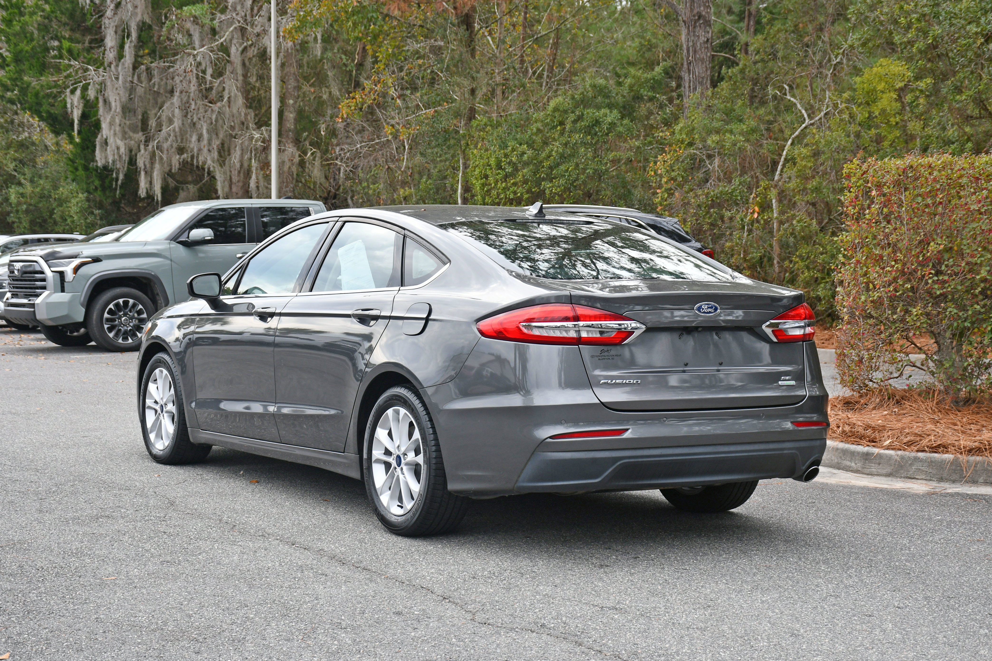 Used 2020 Ford Fusion SE image 3