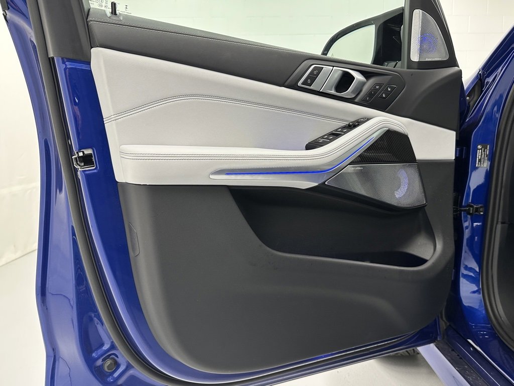 Used 2025 BMW X5 M60i image 25