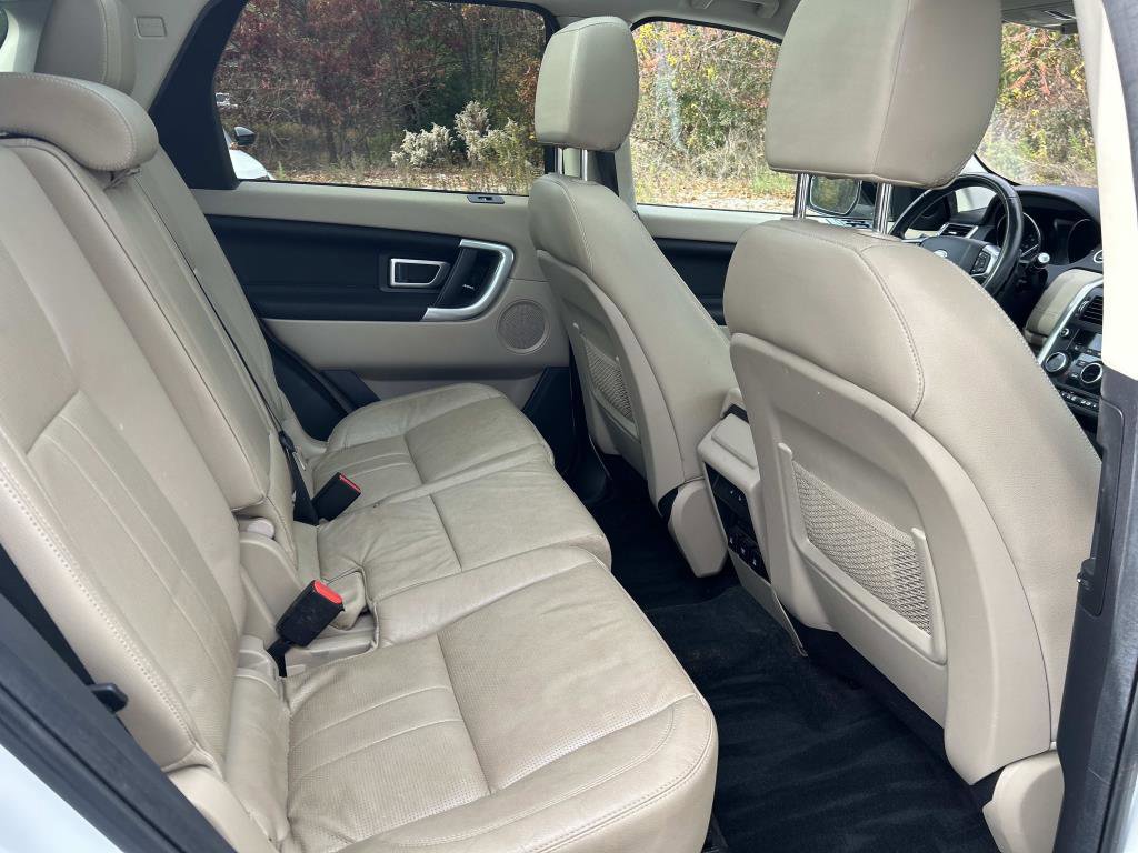 Used 2018 Land Rover Discovery Sport HSE image 15