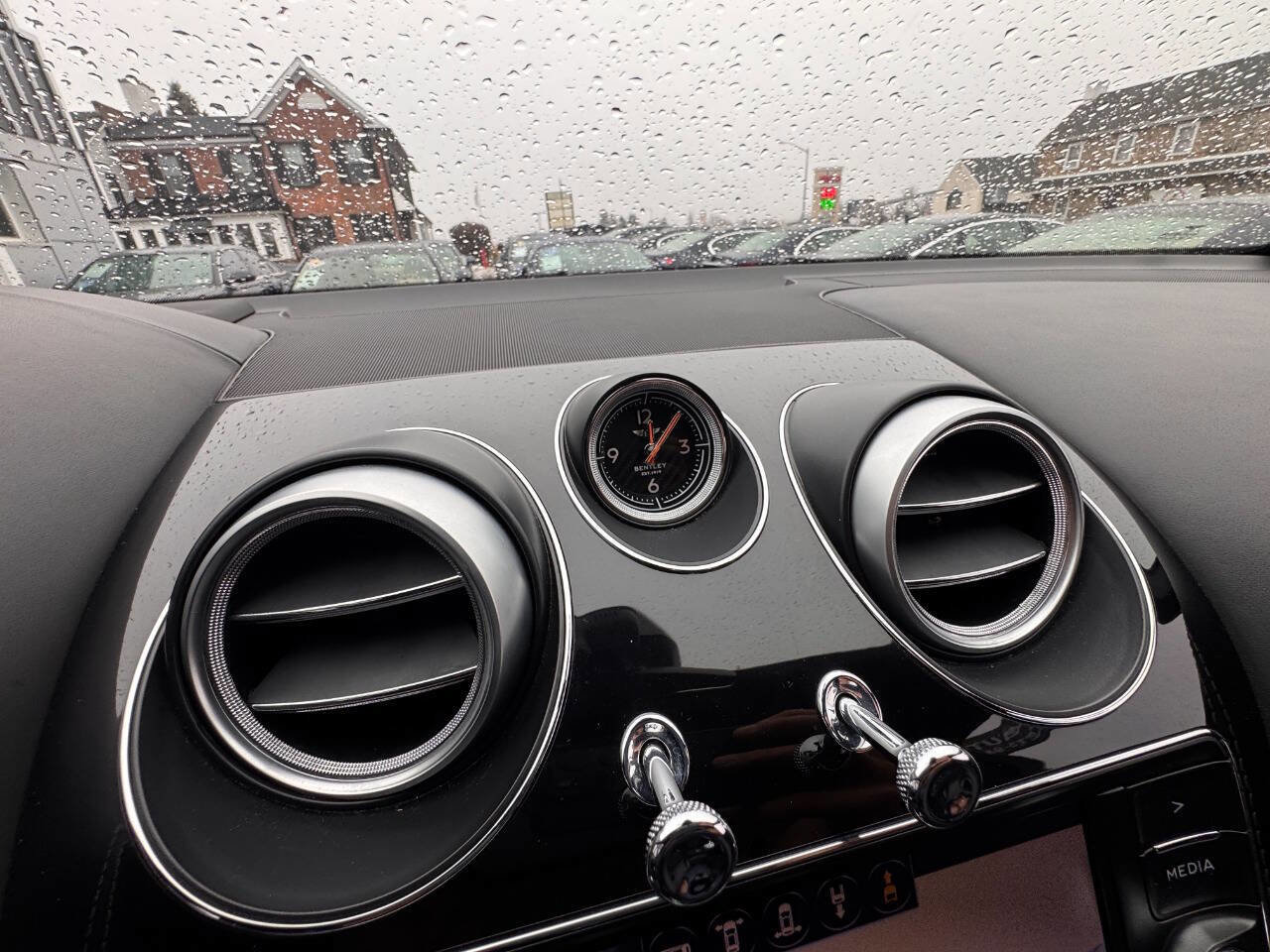 Used 2018 Bentley Bentayga Activity image 28