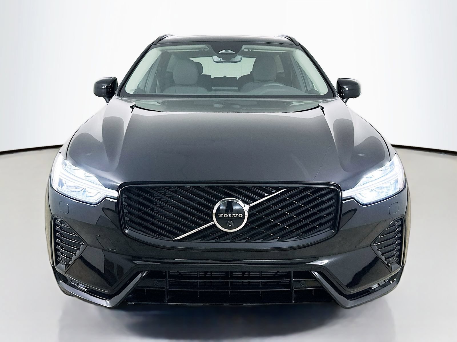 New 2026 Volvo XC60 B5 Plus w/ Protection Package Premier AWD/4WD image 2