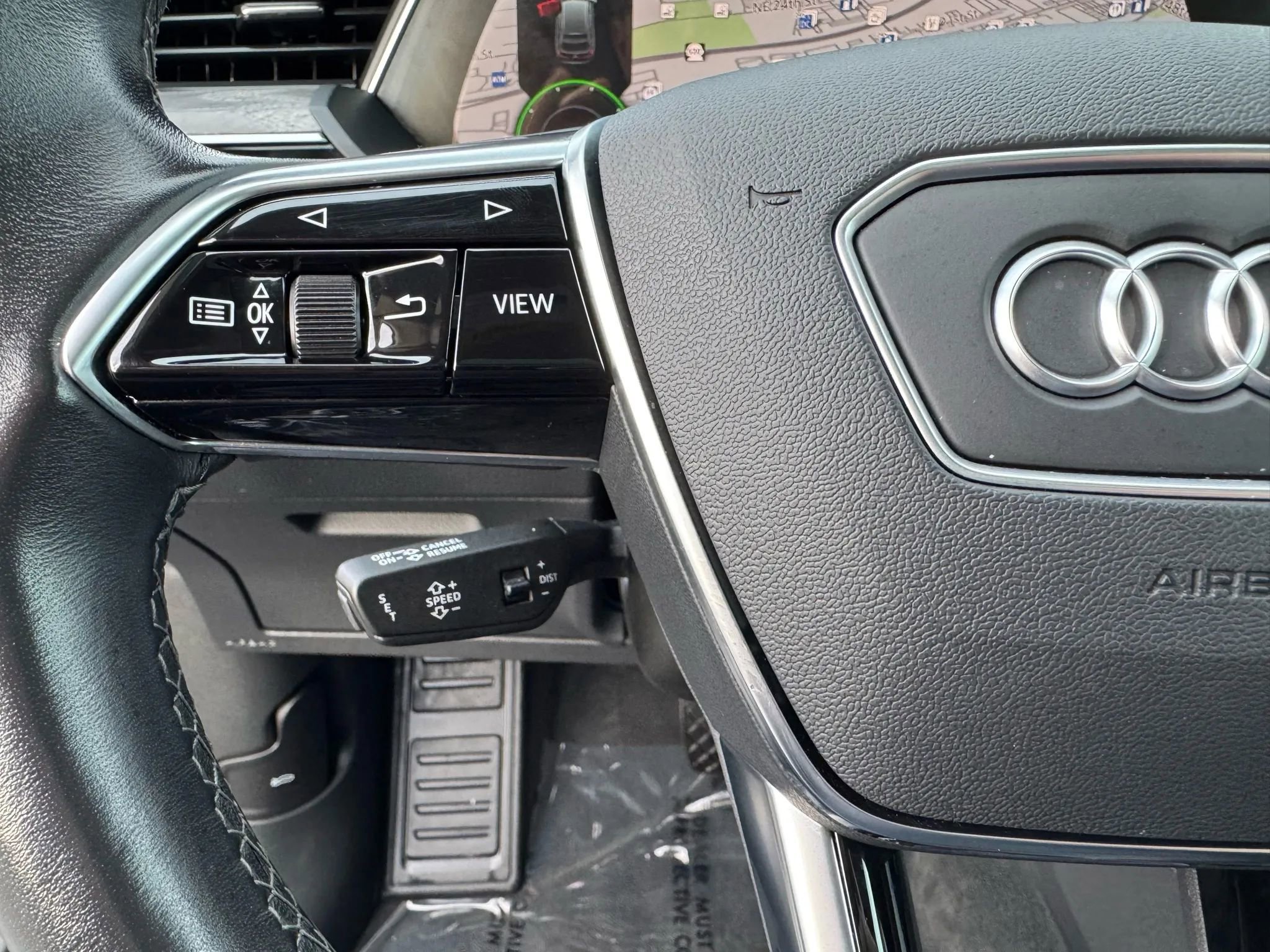 Used 2022 Audi e-tron Premium Plus w/ Premium Plus Package image 32