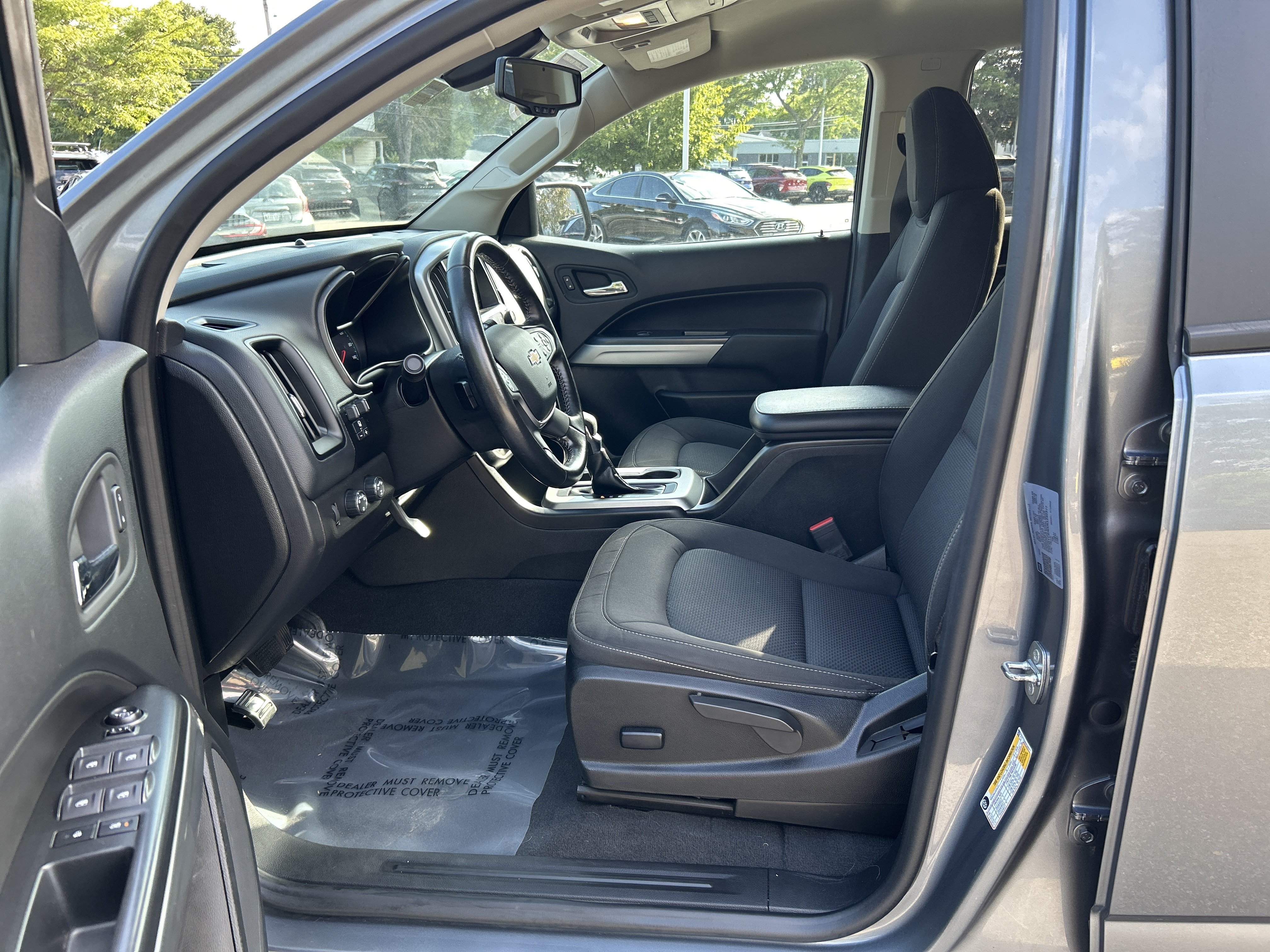 Used 2022 Chevrolet Colorado LT AWD/4WD image 14