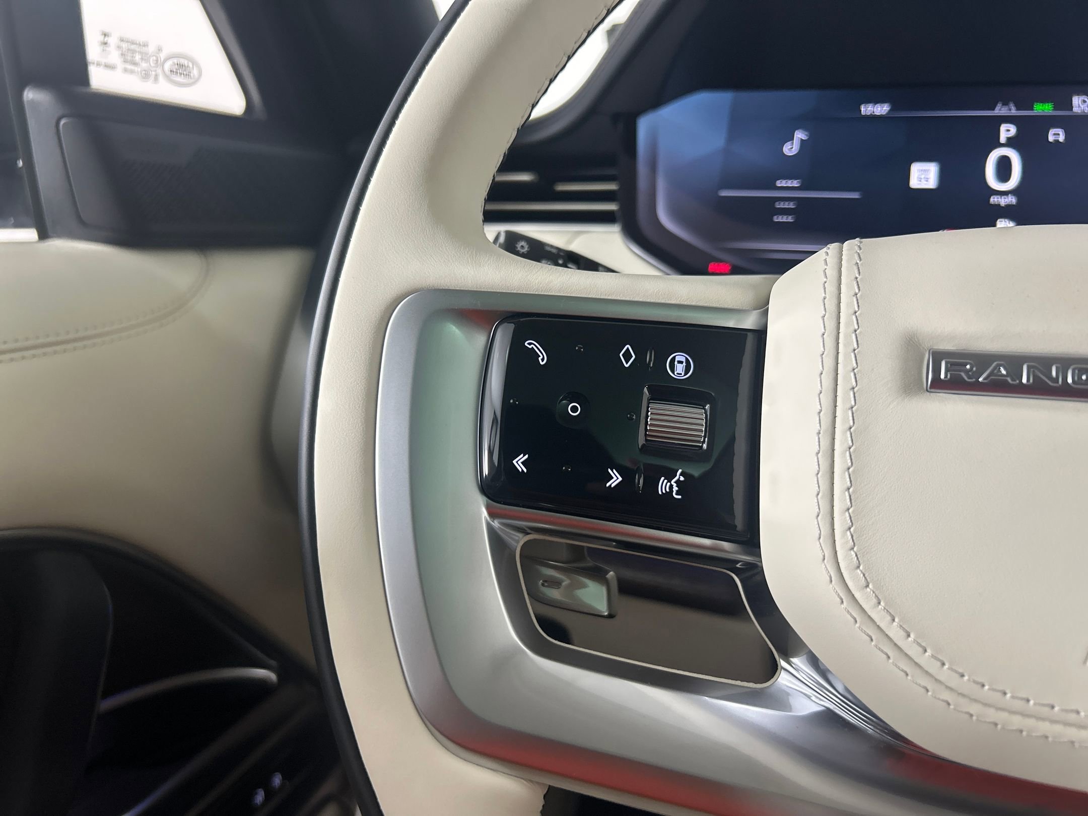 New 2025 Land Rover Range Rover Long Wheelbase Autobiography image 14