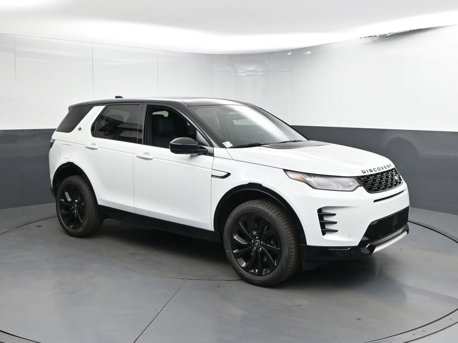 New 2025 Land Rover Discovery Sport Dynamic SE image 24