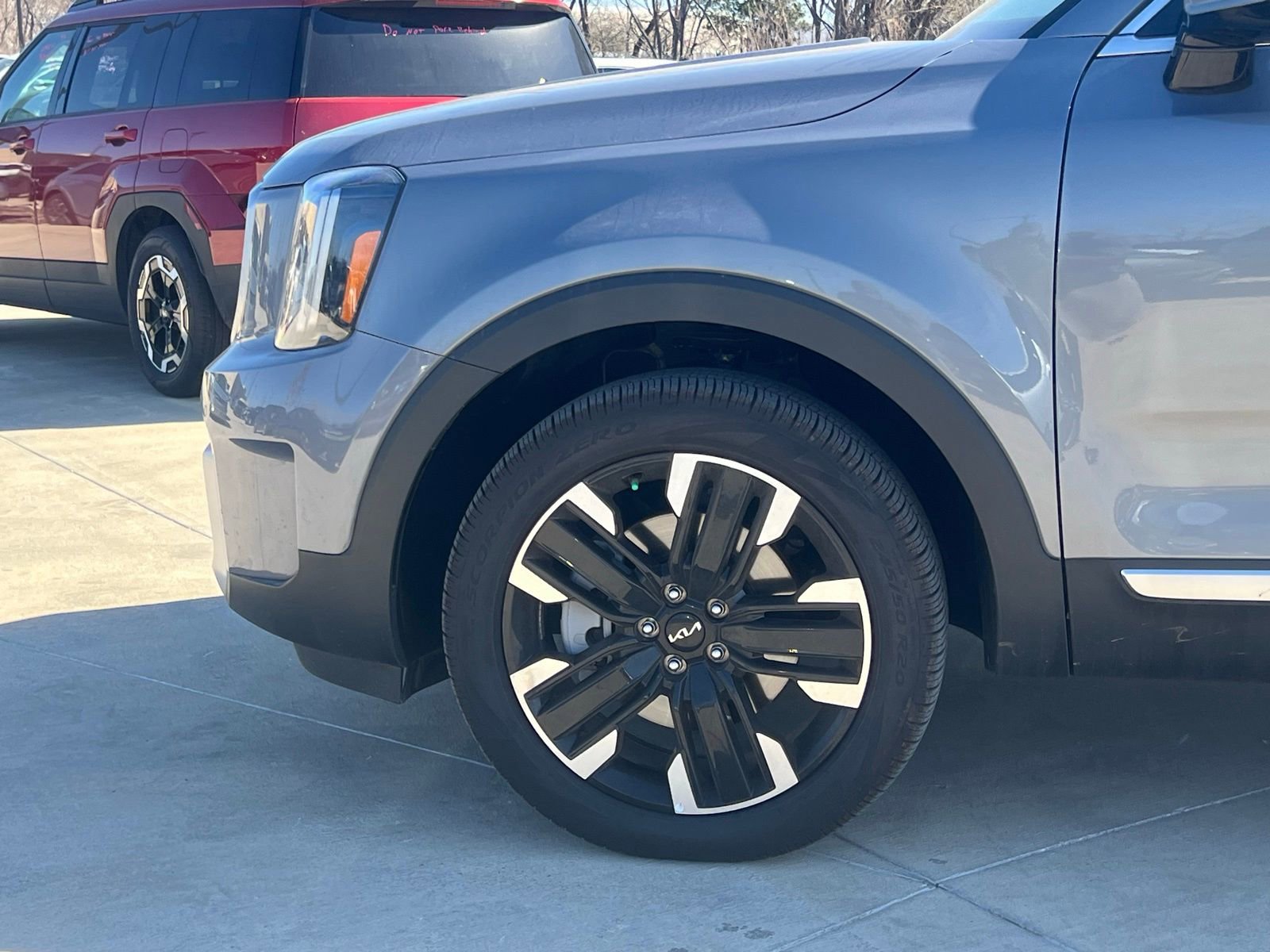 Used 2025 Kia Telluride SX w/ SX Captain's Chair Package image 8