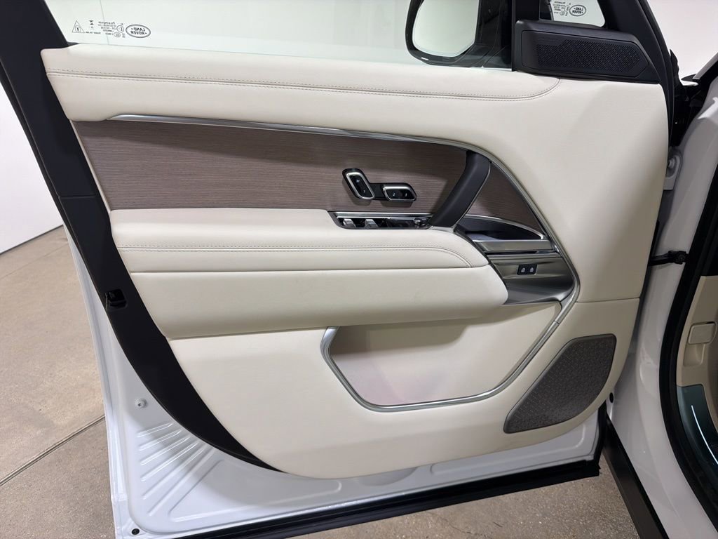 New 2026 Land Rover Range Rover Autobiography image 9