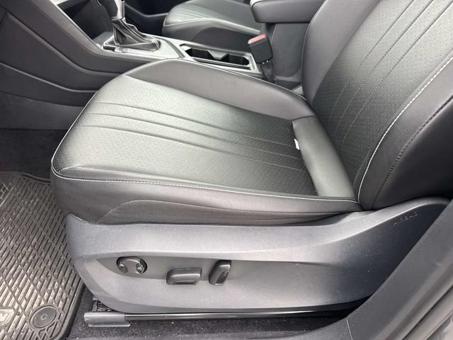 Used 2024 Volkswagen Tiguan SE R-Line FWD image 23