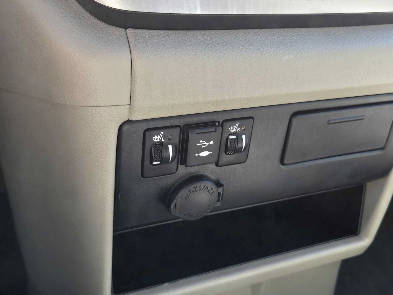 Certified 2020 Toyota Sienna XLE w/ XLE Navigation Package AWD/4WD image 33