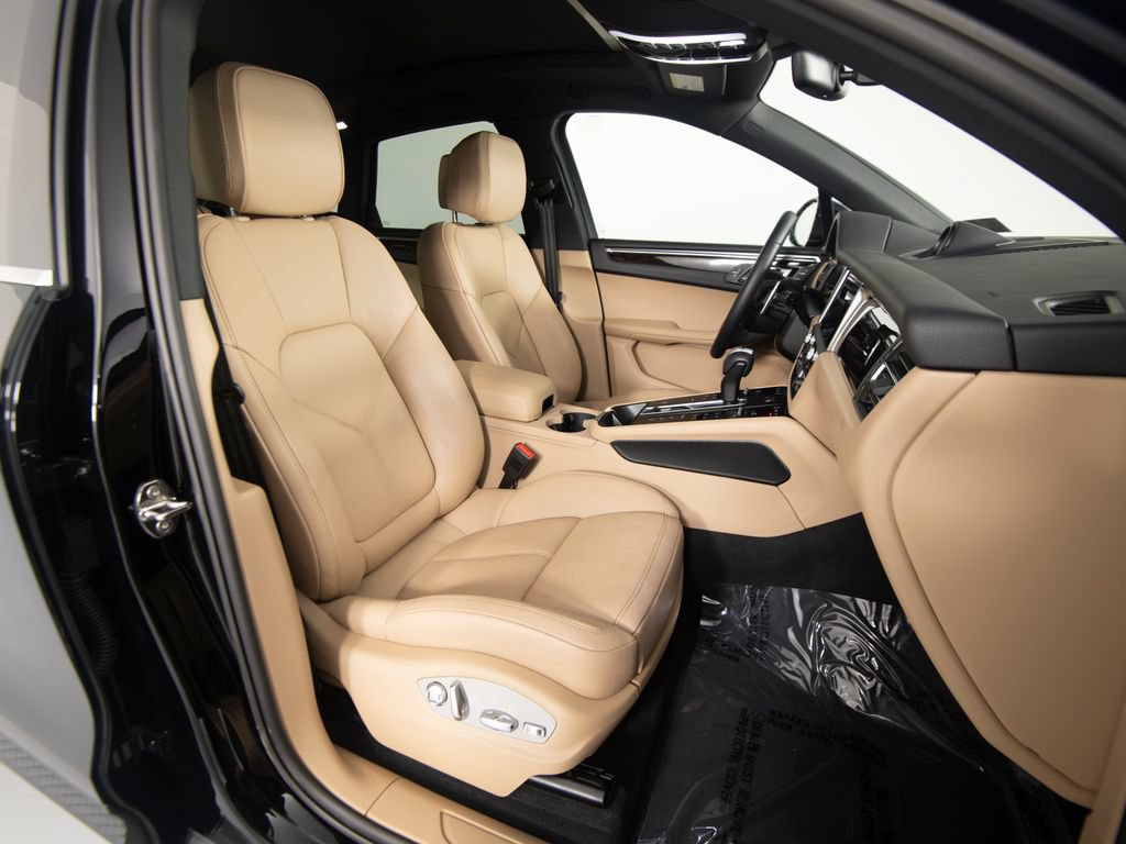 Certified 2026 Porsche Macan AWD/4WD image 35